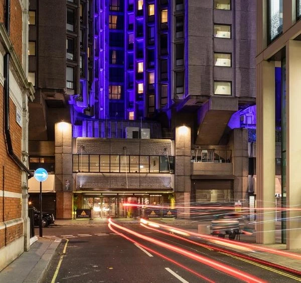 The St Giles Hotel to Heathrow Airport Minicab